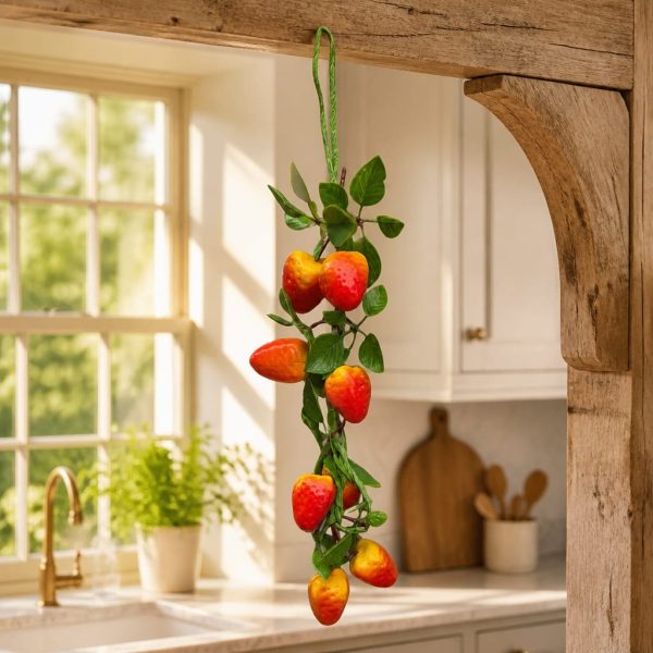 Capsuni decor pe funie