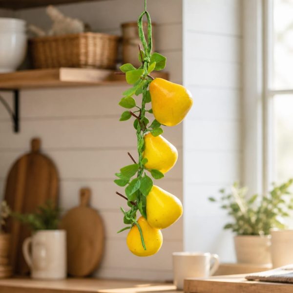 Pere decor pe funie