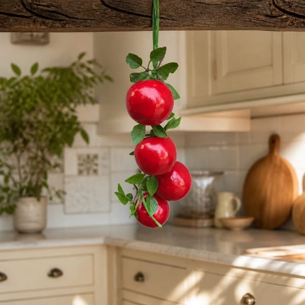 Mere rosii decor pe funie